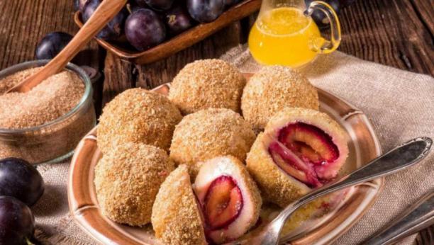 NAPRAVITE KNEDLE SA ŠLJIVAMA OD KOJIH IDE VODA NA USTA: Spremaju se po receptu koji ne oduzima mnogo vremena