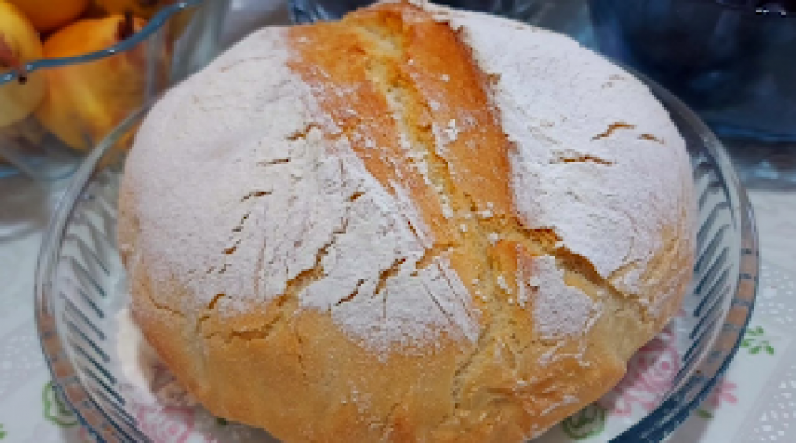 OTKRIVAMO TAJNU KAKO SE PRAVI DOMAĆI HLEB: Hrskava korica, mek kao duša, a kako tek miriše (VIDEO)