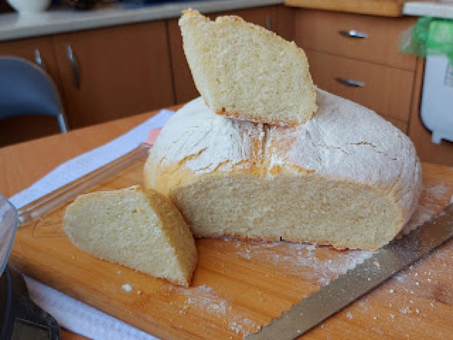 OTKRIVAMO TAJNU KAKO SE PRAVI DOMAĆI HLEB: Hrskava korica, mek kao duša, a kako tek miriše (VIDEO)