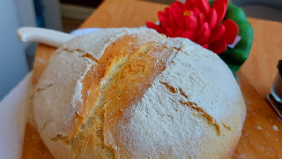 OTKRIVAMO TAJNU KAKO SE PRAVI DOMAĆI HLEB: Hrskava korica, mek kao duša, a kako tek miriše (VIDEO)