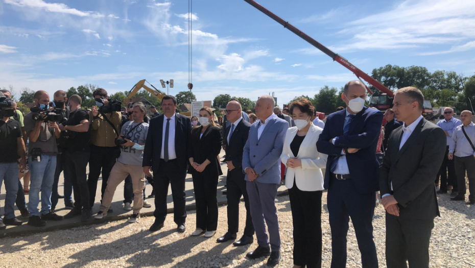 VUČIĆ INFORMISAO JAVNOST Bićemo među prvima u svetu