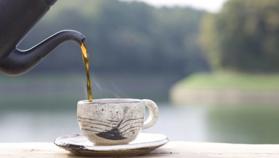 Pomaže kod alergija i nadutosti: Magični čaj od samo dva sastojka