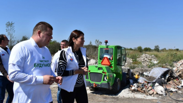 Brnabić i Vujović prisustvovale početku uklanjanja divlje deponije u selu Obrež