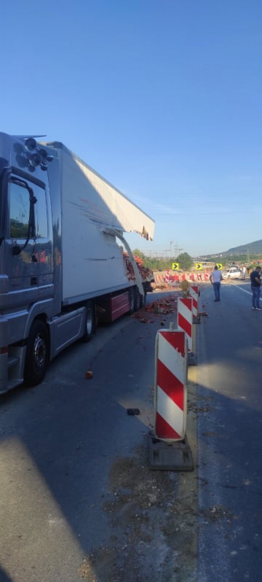 SUDAR KAMIONA KOD BUBANJ POTOKA Nepregledna kolona vozila, blokiran saobraćaj! (VIDEO)