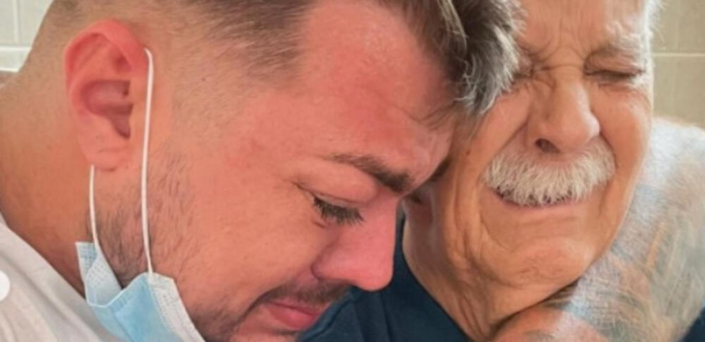 MORAM DA PEVAM, OPROSTI MI Sloba Vasić izgubio člana porodice, ne može da prestane da jeca!