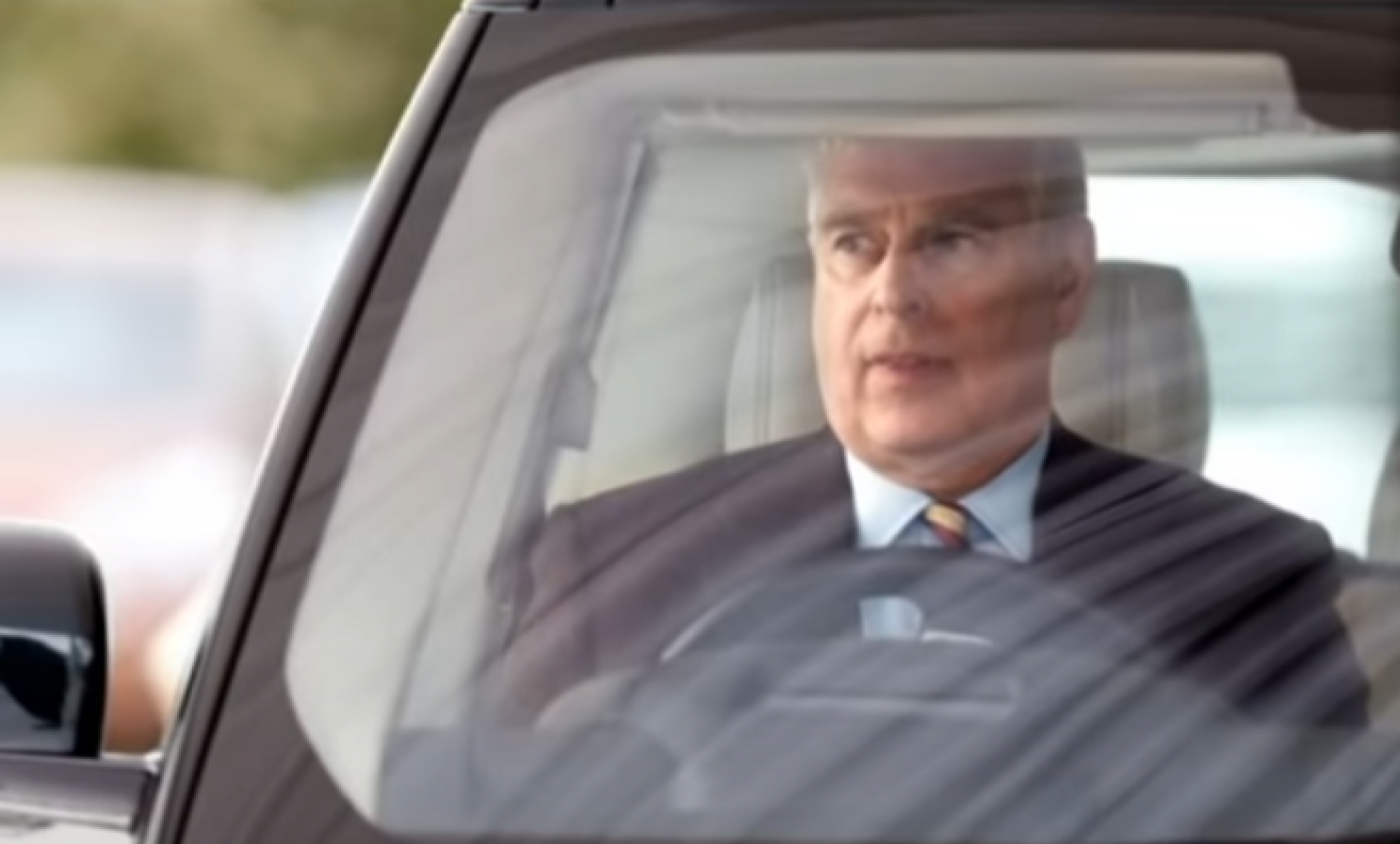 STIGLA TUŽBA ZA PRINCA ENDRUA Mlađi sin kraljice Elizabete optužen za seksualno zlostavljanje tinejdžerke