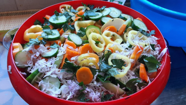 OVAKO SU NAŠE BAKE SPREMALE ZIMNICU: Tradicionalna 