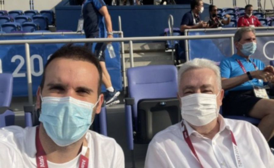 KAO DETE U PRODAVNICI IGRAČAKA Krivi kmeči, ljuti se, plače, a domaći nije uradio!