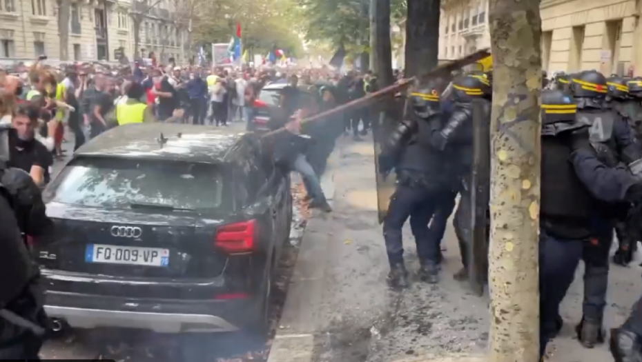 HAOS NA ULICAMA PARIZA Demonstranti se sukobili sa policijom (VIDEO)