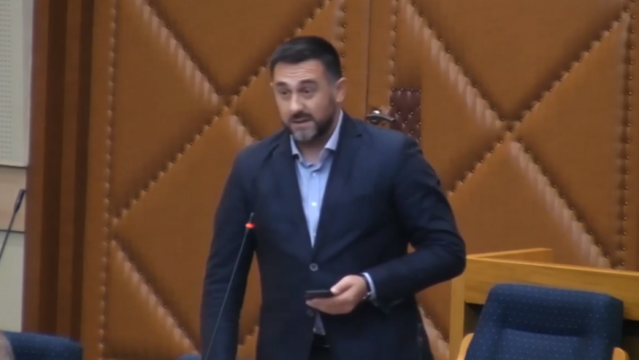 SKANDAL I PROVOKACIJA SRBA U MODRIČI Ministru uručen ratni grb takozvane ARBiH