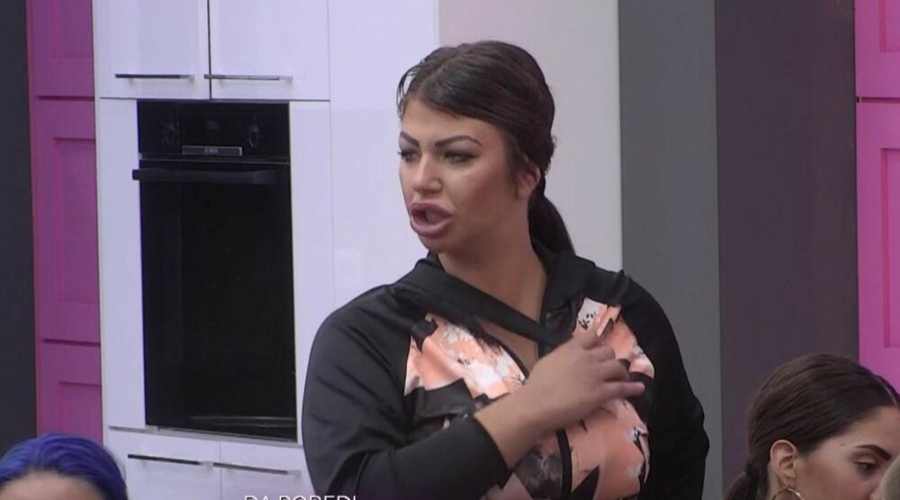 DUŽNA SAM CARU 700 EVRA, A TRAŽILA SAM PARE I OD SUBOTIĆKE Miljana usred skandala priznala da je uzimala novac!