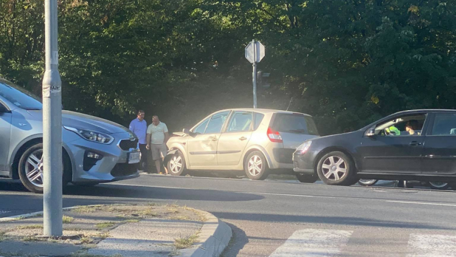 UDES NA MEDAKOVIĆU Saobraćaj blokiran, stvorile se kolone vozila (FOTO)