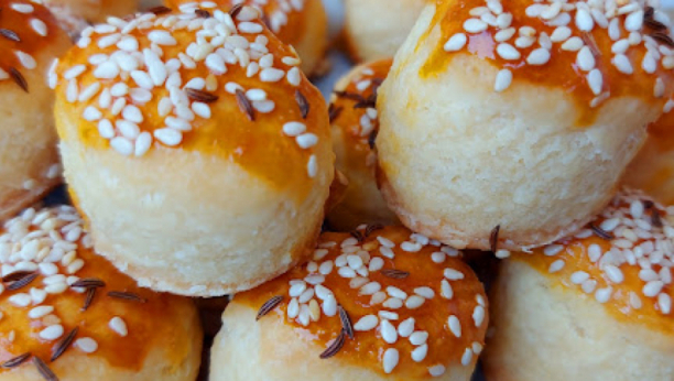 IZVANREDAN RECEPT ZA KOKTEL PECIVO: Pogačice sa sirom, za mlađe generacije vrh uživancija (VIDEO)