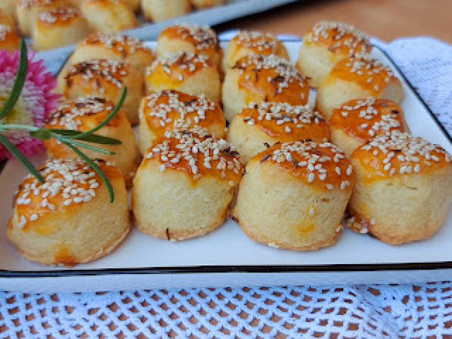 IZVANREDAN RECEPT ZA KOKTEL PECIVO: Pogačice sa sirom, za mlađe generacije vrh uživancija (VIDEO)