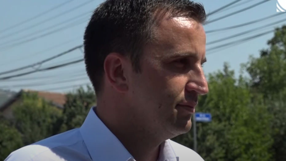 SRPSKI POLITIČAR OPSEDNUT SEVERINOM Draža mu pevačica od Gračanice