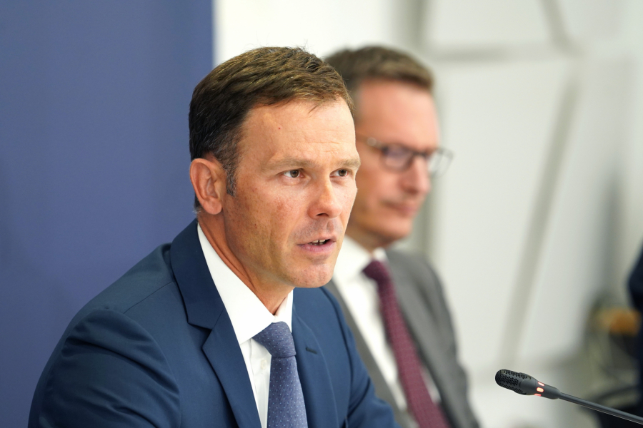 MINISTAR MALI PREDSTAVIO PLAN FISKALIZACIJE Svi obveznici treba da pređu na novi sistem! Određen rok