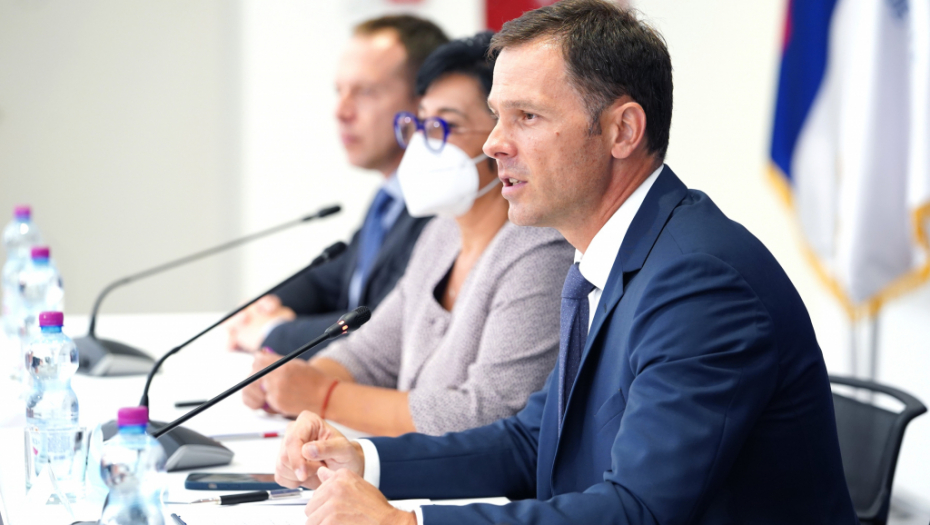 MINISTAR MALI PREDSTAVIO PLAN FISKALIZACIJE Svi obveznici treba da pređu na novi sistem! Određen rok