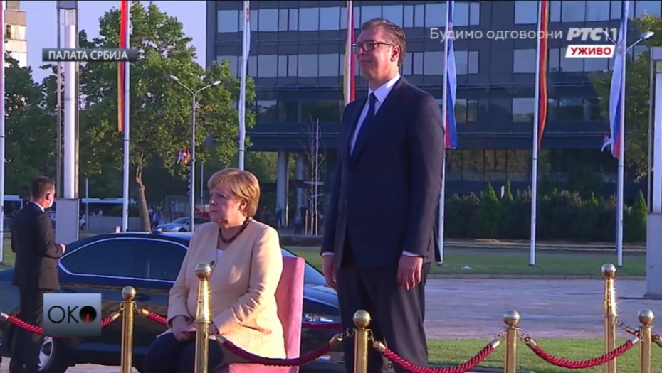 Zašto je Angela Merkel sedela tokom himne? Razlog je veoma tužan