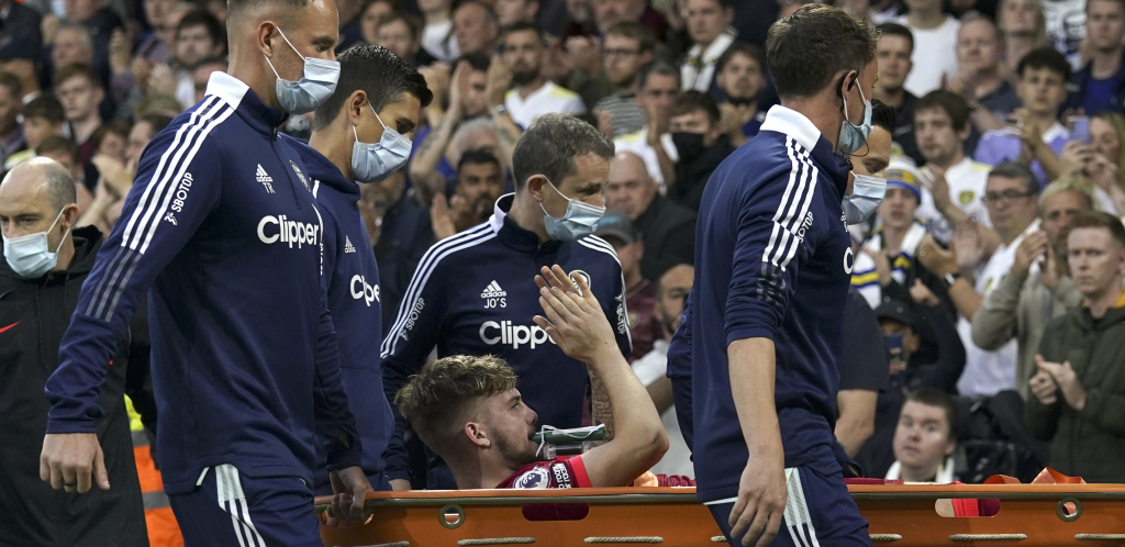 IGRAČ LIVERPULA TEMA DANA Slomili mu nogu stravičnim startom, kada je stigao u bolnicu obradovao mališana (FOTO)