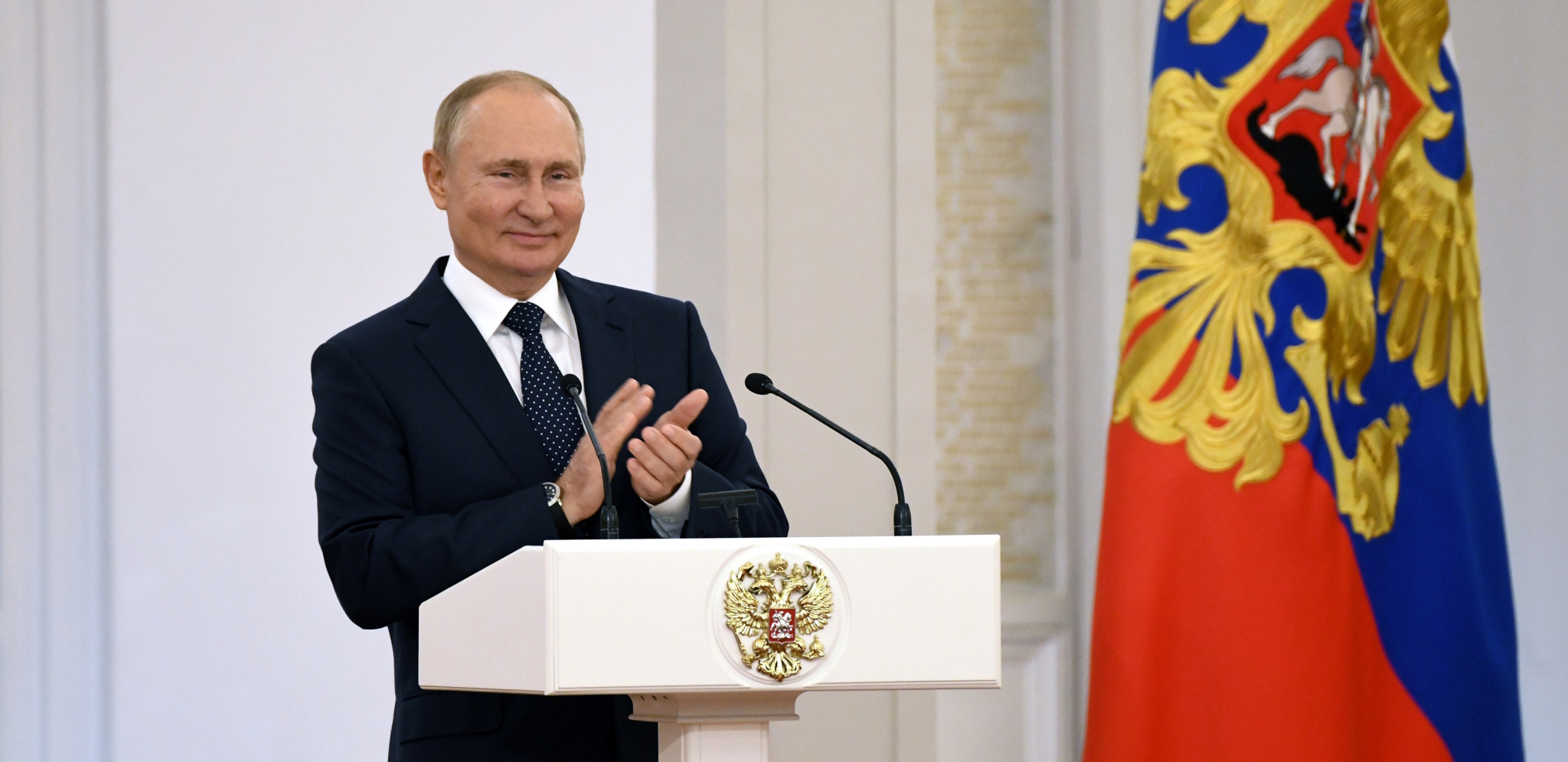 VLADIMIR PUTIN LIKUJE Jedinstvena Rusija i zvanično pobedila na izborima