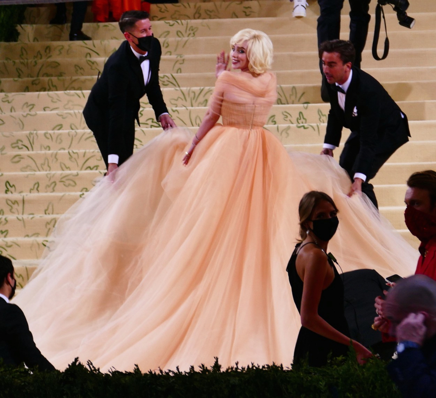 KAUBOJKA DŽENIFER LOPEZ ZVEZDA MET GALA U Njujorku sinoć održan modni spektakl! (FOTO)
