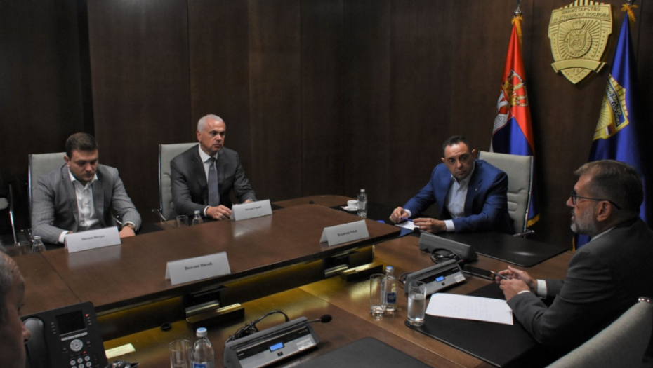 DISKUSIJA O BEZBEDNOSTI NA DERBIJU Ministar Vulin održao sastanak sa direktorima Zvezde i Partizana