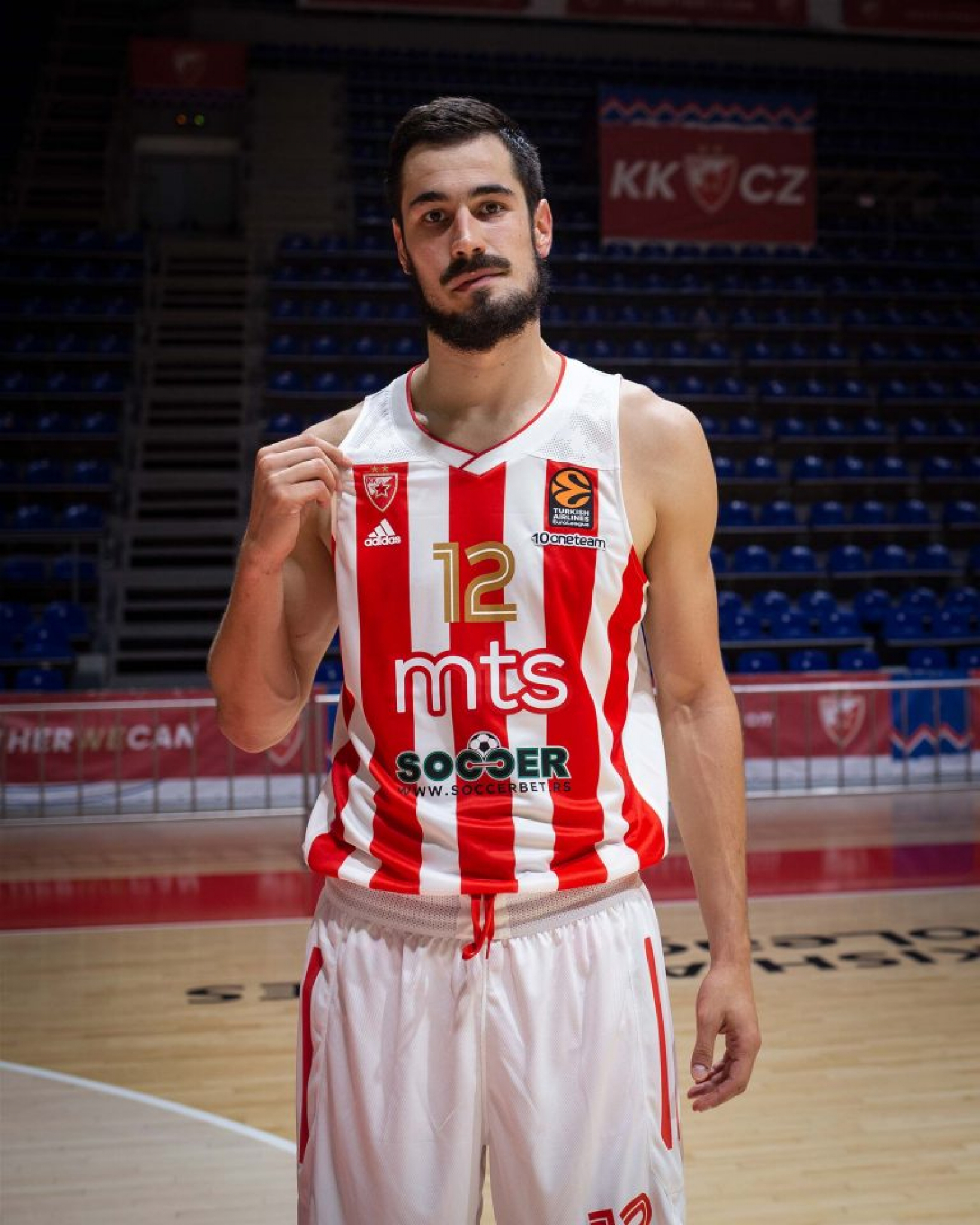 ZVEZDA PREDSTAVILA NOVI DRES! Crveno-beli u novom ruhu dočekuju početak sezone! (FOTO)