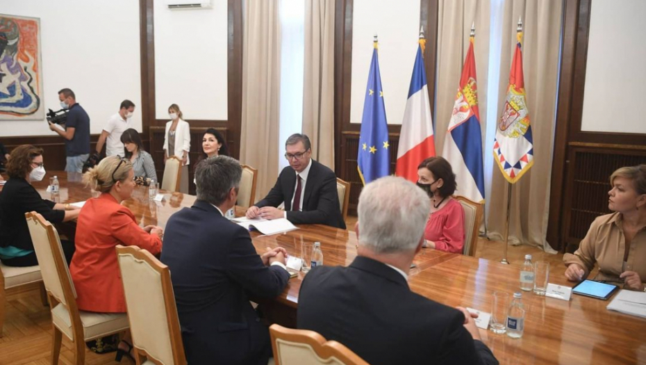 Vučić se sastao sa delegacijom francuskog Senata