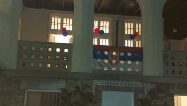 SRPSKE TROBOJKE VIJORE SE U ZAGREBU Naši preci su se borili da svaki Srbin danas ponosno nosi srpsku zastavu