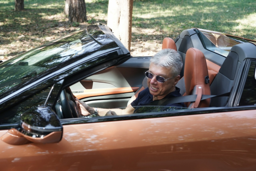 ESTRADA SE OTIMA OKO STANOVA! Saša Popović zida luks naselje za 7.350.000 evra, mini parkovi, rampa sa čuvarom, a pomaže mu i ova pevačica!