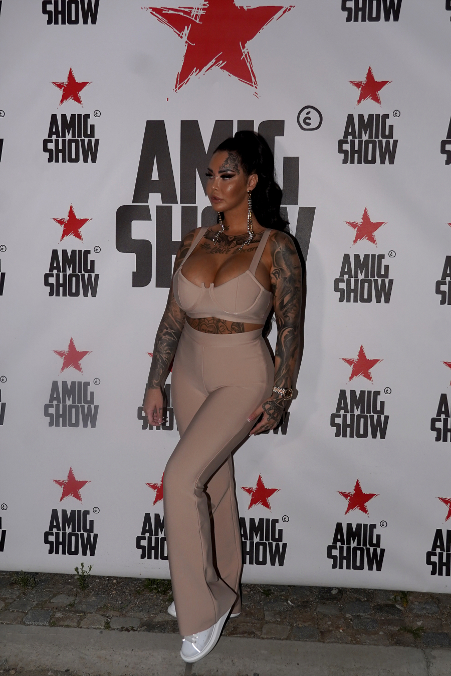 IDE NA NOVU OPERACIJU Anđela Veštica ima najveće grudi na Balkanu (FOTO)