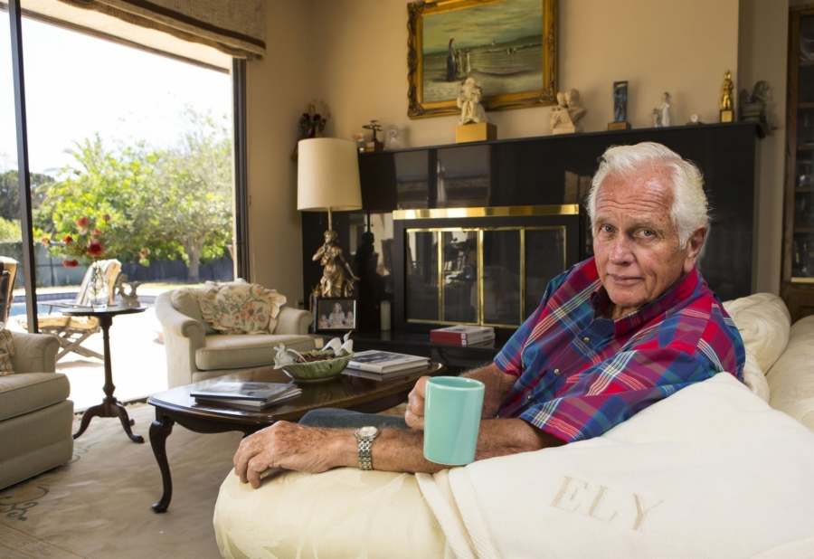 KRVAVI PIR U KUĆI SLAVNOG GLUMCA Sin ubio majku, pa optužio njega!