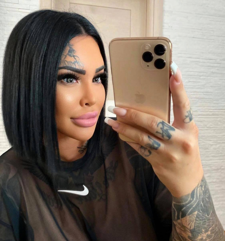 IDE NA NOVU OPERACIJU Anđela Veštica ima najveće grudi na Balkanu (FOTO)