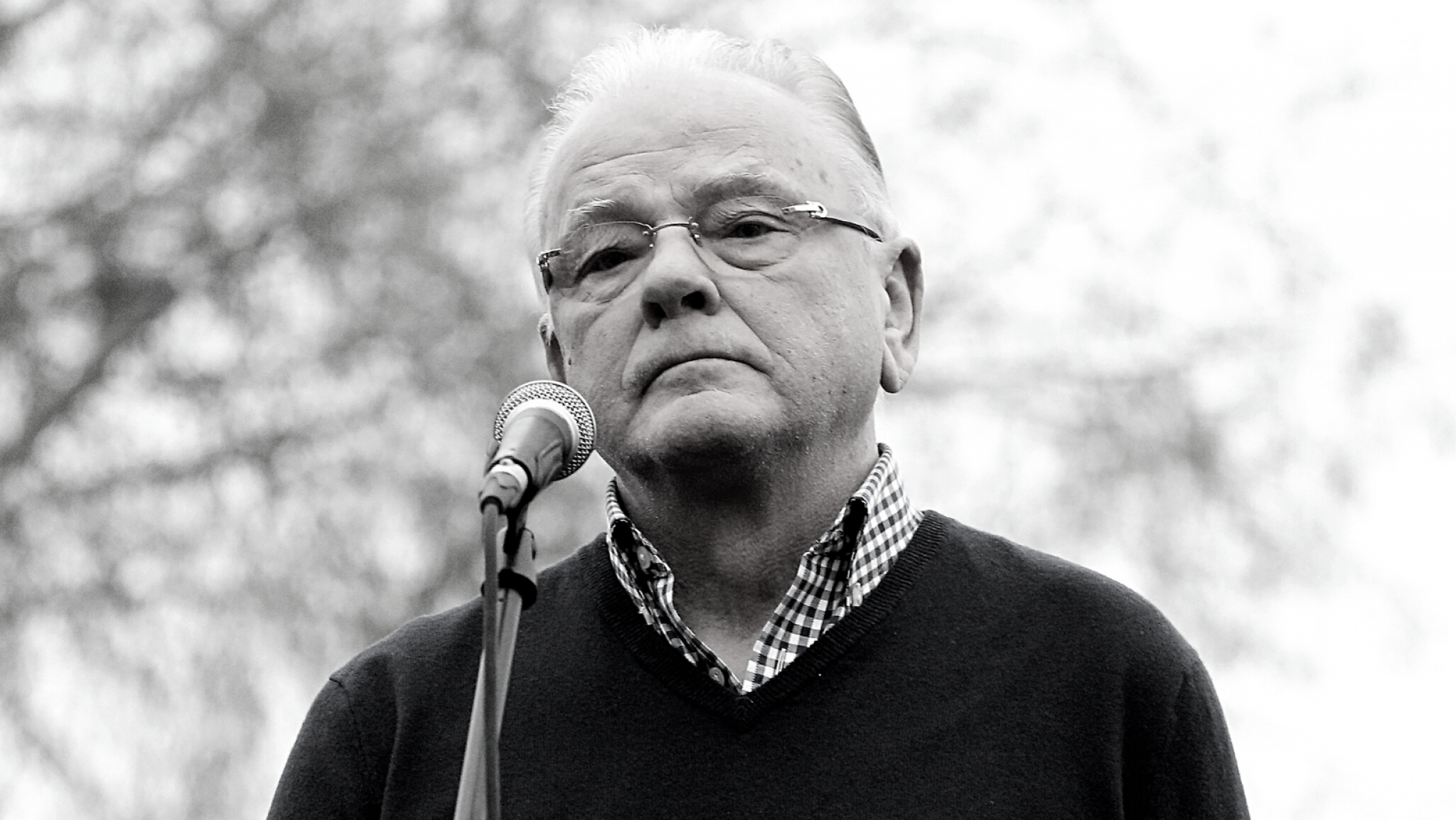 SRBIJA U SUZAMA! POSLEDNJI POZDRAV LEGENDI! Dušan Duda Ivković sahranjen na Novom groblju! (VIDEO)