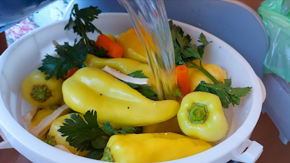 SPREMITE TURŠIJU PO BAKINOM RECEPTU: Do sledeće godine ostaće hrskava i fantastično ukusna (VIDEO)