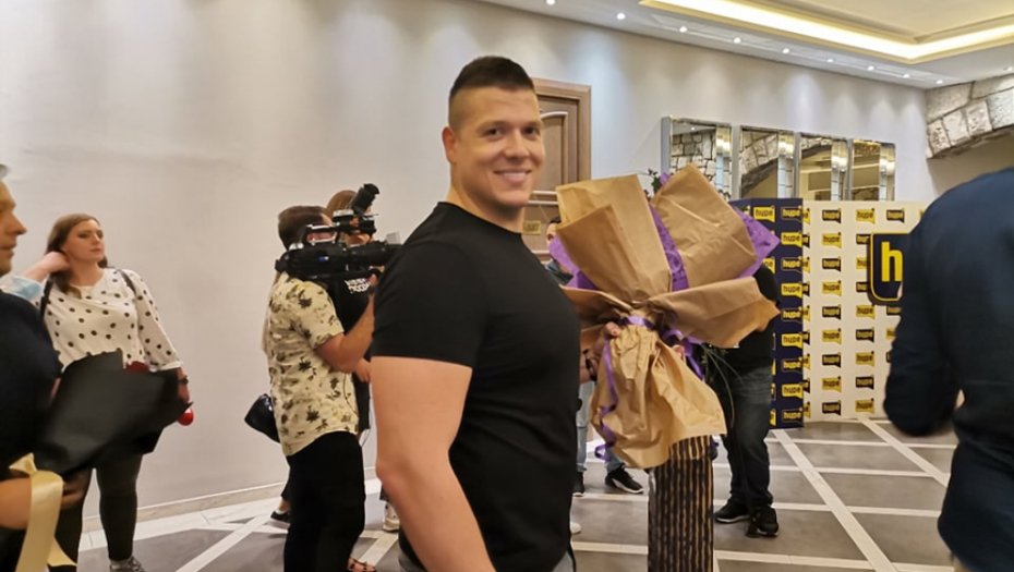 KOMŠILUK ZA NJEGA IMA SAMO REČI HVALE Sloba Radanović ostavio je dobar utisak u novom kraju: Ljubazniji je od nje