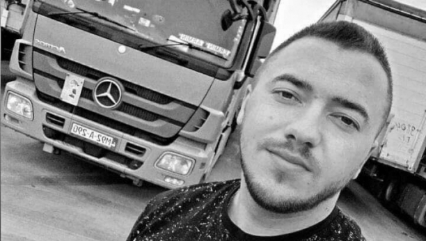 OVO JE MLADIĆ (23) KOJI JE POGINUO U TEŠKOJ SAOBRAĆAJNOJ NESREĆI Majka neutešna - Ode moja duša draga (FOTO)