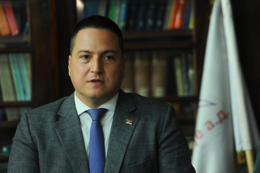 ODLUKA PADA U PODNE Ko i kad prelazi na onlajn nastavu