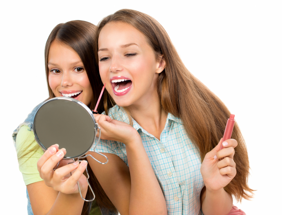 MAMA, MOGU LI DA SE ŠMINKAM: Otkrivamo koja je šminka prikladna za tinejdžerke!