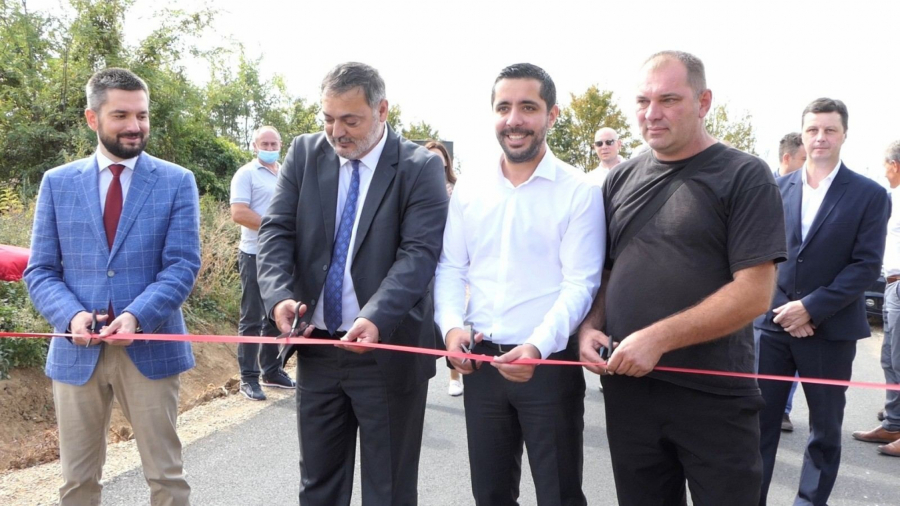 Momirović: Otvoren rekonstruisani put u Rači znači život za čitav kraj