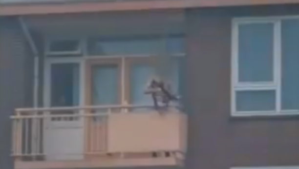 HAOS U HOLANDIJI Polugo muškarac sa balkona pucao samostrelom na prolaznike, ima mrtvih! (VIDEO)