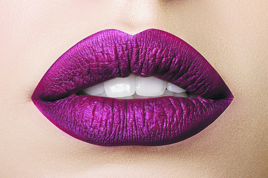 NAJNOVIJI TRENDOVI U ŠMINKANJU: Ove jeseni biće aktuelni ajlajner, rumenilo i raznobojne senke na očima!