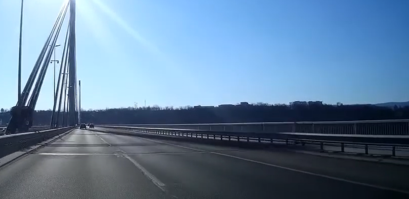 PROTRLJAJTE OČI Ljudi zinuli u neverici: Snimak bicikliste u Novom Sadu nikoga neće ostaviti ravnodušnim! (VIDEO)