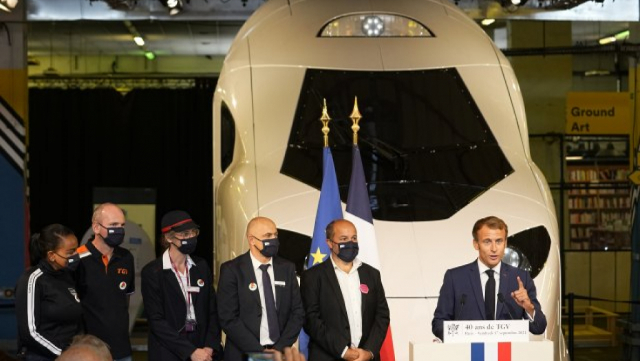 Makron predsetavio novi super brzi ekološki voz!