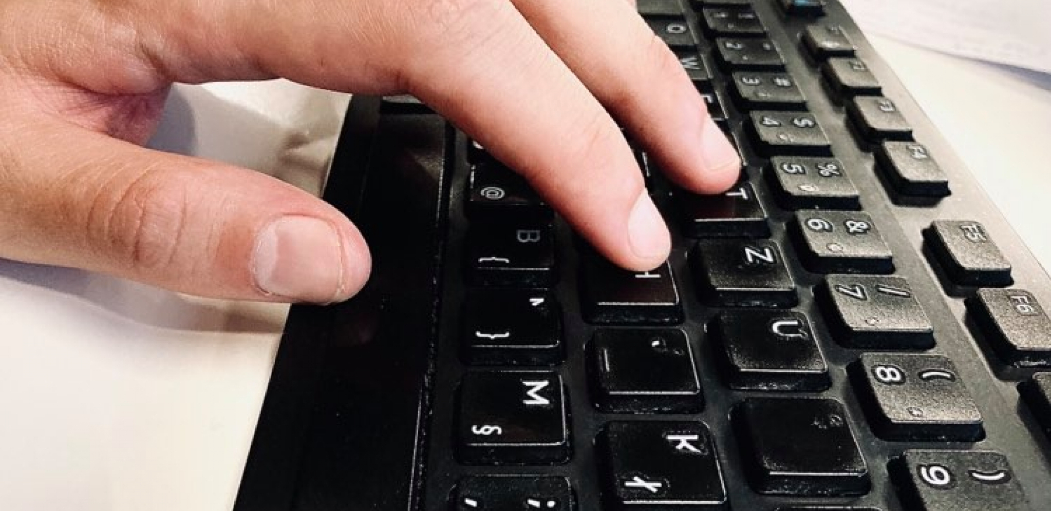 ODLAZAK NA ŠALTER ILI PLAĆANJE IZ FOTELJE Koliko ljudi u Srbiji ima pristup internetu?