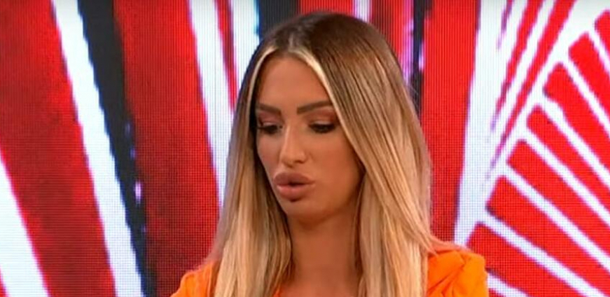 MOŽE LI SE*SEPILNIJE?! Aleksandra stajlingom raspametila sve, bujne grudi stavila u prvi plan, a svi su primetili ovaj detalj na zadrugarki!