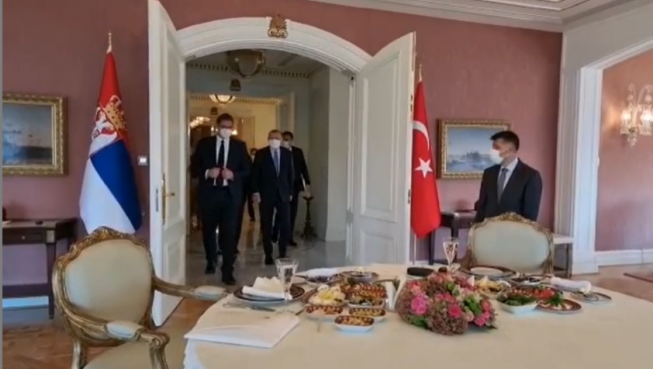 SASTALI SE VUČIĆ I ERDOGAN Razgovor u četiri oka na mestu od posebnog značaja (VIDEO)