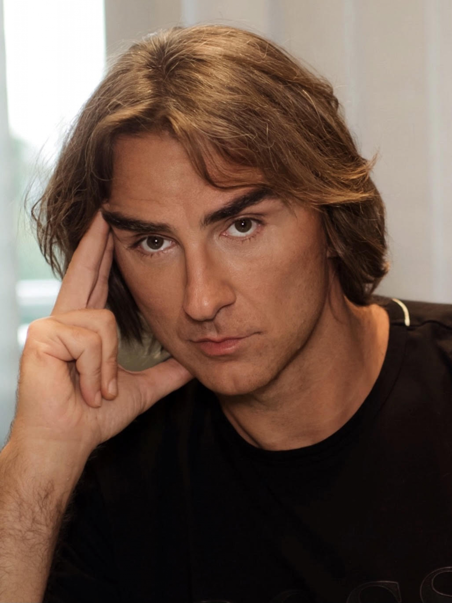 MOBI DIK O SVAĐI SA LEPOM BRENOM Pevač otkrio do sada nepoznate detalje iz života, priznao šta je molio folk zvezdu!