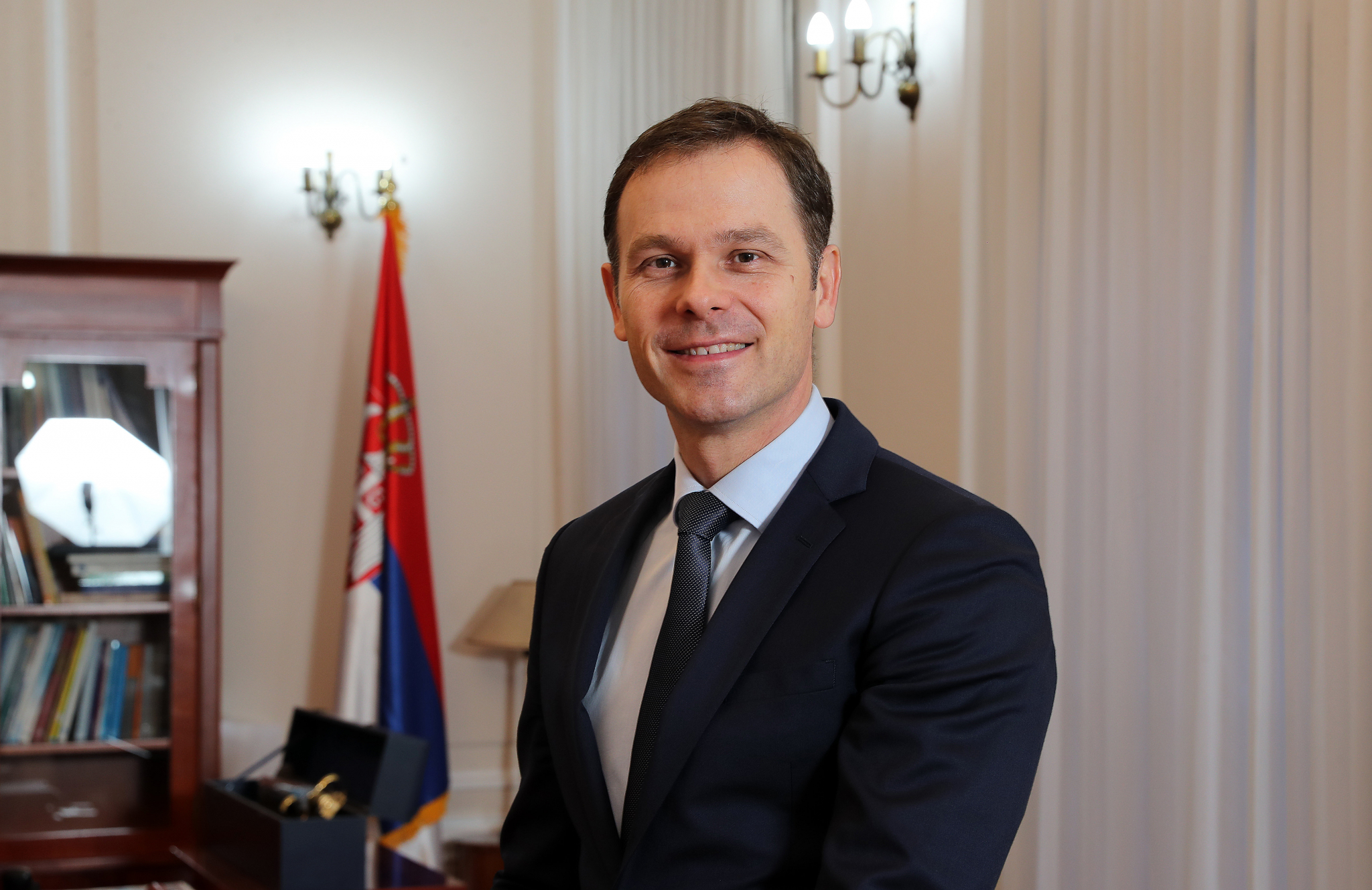 VIŠE NOVCA ZA 500.000 RADNIKA I ZA SVE PENZIONERE Povišice će ići  do 9 odsto, zna se ko bi mogao dobiti najveću