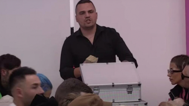 ŽESTOKO POTKAČIO SANDRU! Bane Čolak nije birao reči koje je uputio pevačici: Znam devojke kao što si ti!